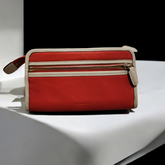 Coach Legacy Two Tone Leather Zippy Wallet Coral/Snow Like new and HTF - Picture 8 of 8